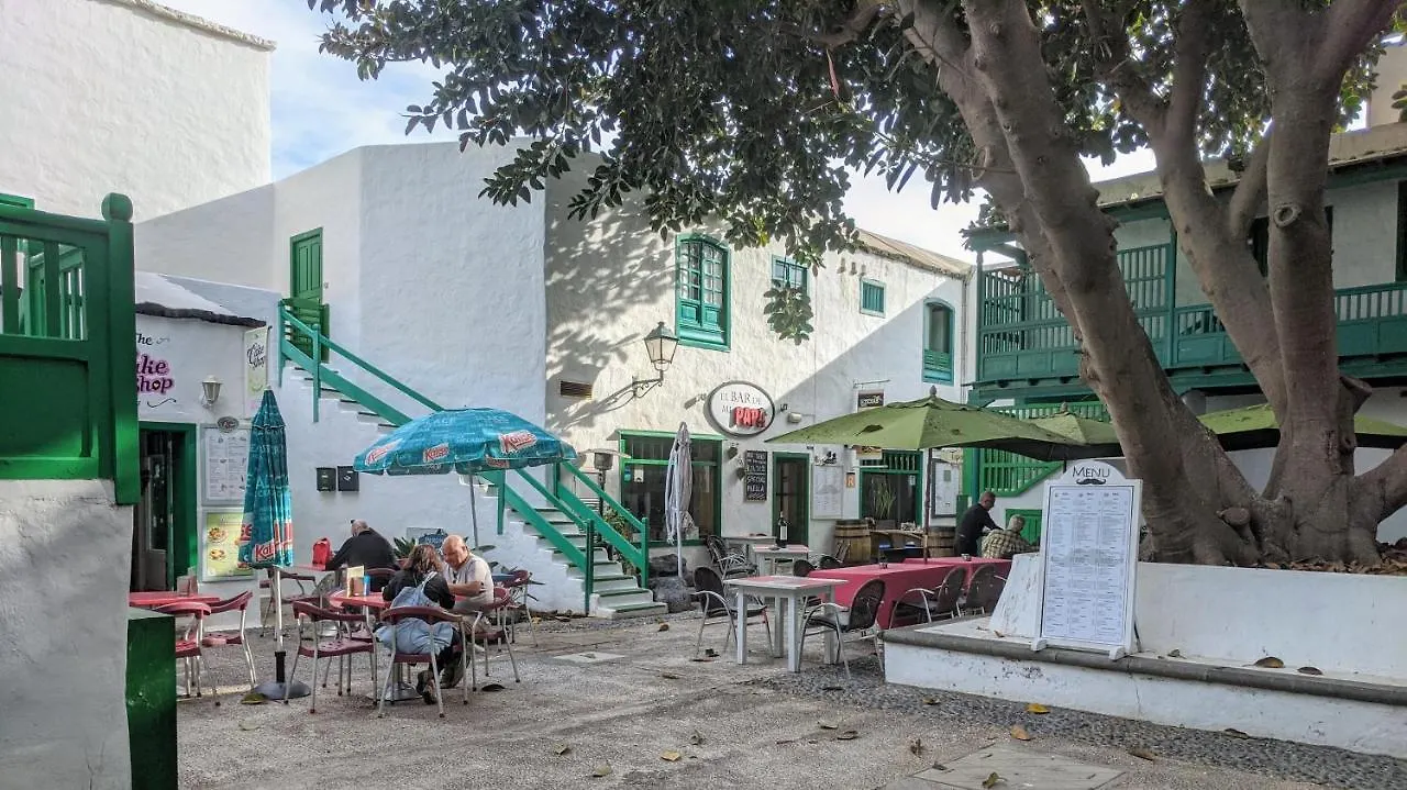 Ground Floor Apartment Suite With Private Garden, Los Charcos Costa Teguise Hiszpania