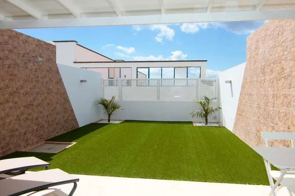 Ground Floor Apartment Suite With Private Garden, Los Charcos Costa Teguise